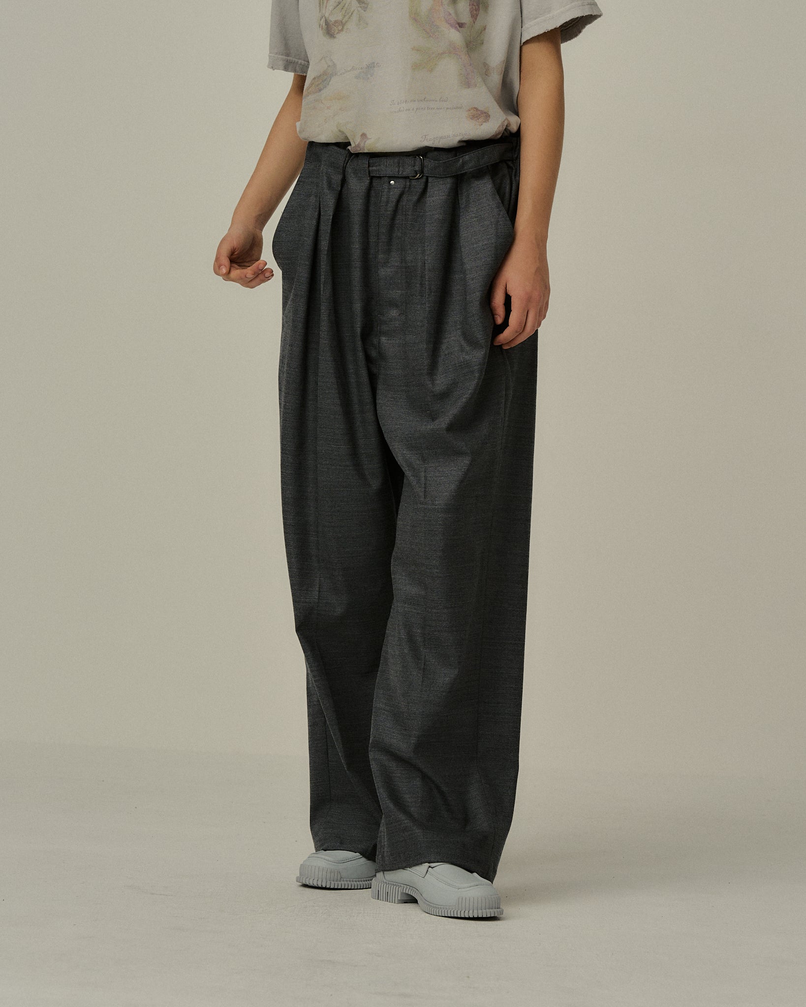 BACKSATIN BELTLESS SLACKS(GRAY) – ANCELLM
