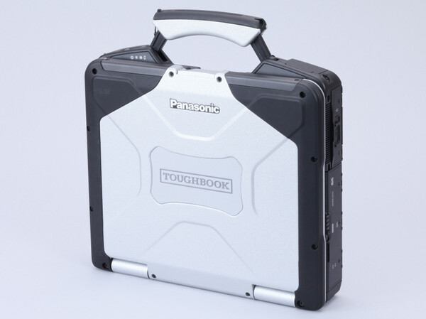 ASCII.jp：落としてよし沈めてよし？の頑丈ノート CF-31 (1/3)