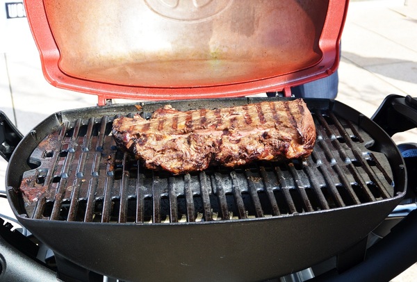 ASCII.jp：BBQ世界トップWeberのグリルが最高!! 分厚いステーキも