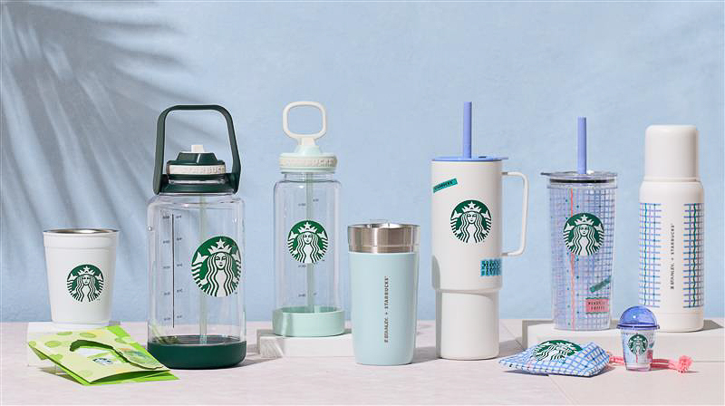 スターバックス、夏色チェック柄の「STANLEY（スタンレー）」ボトル