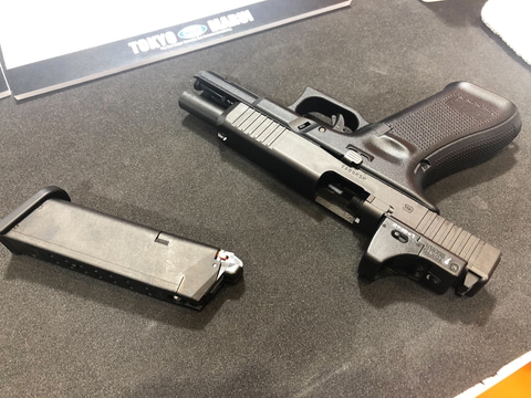 特別企画】東京マルイブースレポート、「グロック17 Gen5 MOS」新