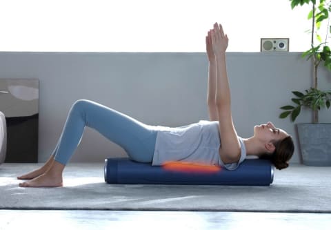 ドクターエア、振動&ヒーター付きピラティスロール 背中ストレッチに