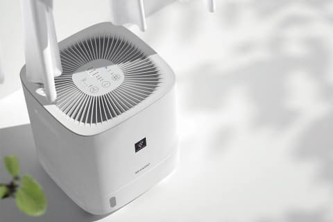シャープ、部屋干しのラック下に置ける小さな衣類乾燥除湿機 - 家電 Watch