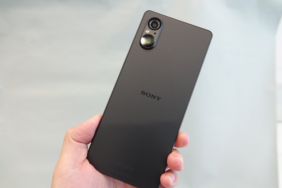 Xperia 5 V」のオープンマーケット版、本日発売 - ケータイ Watch