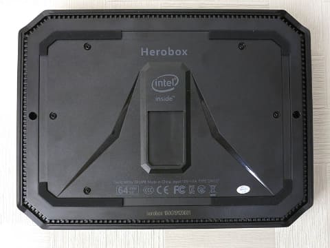 Hothotレビュー】ファンレスで無音の小型デスクトップ「CHUWI HeroBox