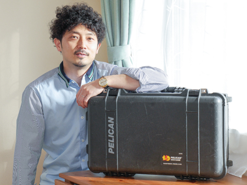 拝見！プロのカメラバッグ：三宅英文さん：防水のハードケースで機材を