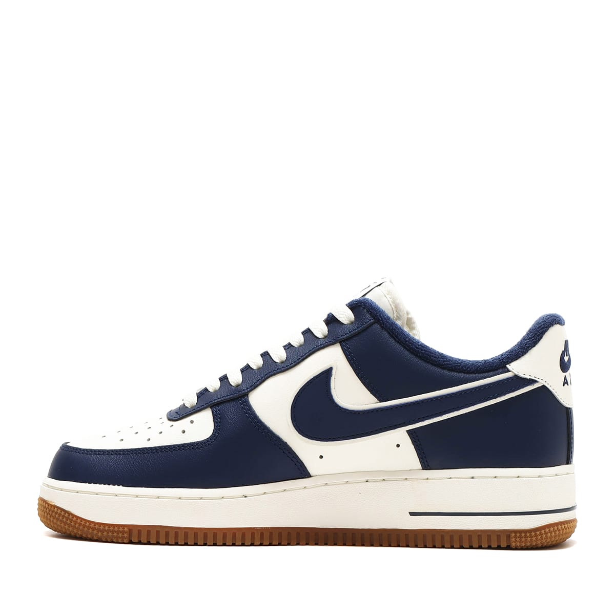 NIKE AIR FORCE 1 '07 LV8 SAIL/MIDNIGHT NAVY-GUM MED BROWN（ナイキ