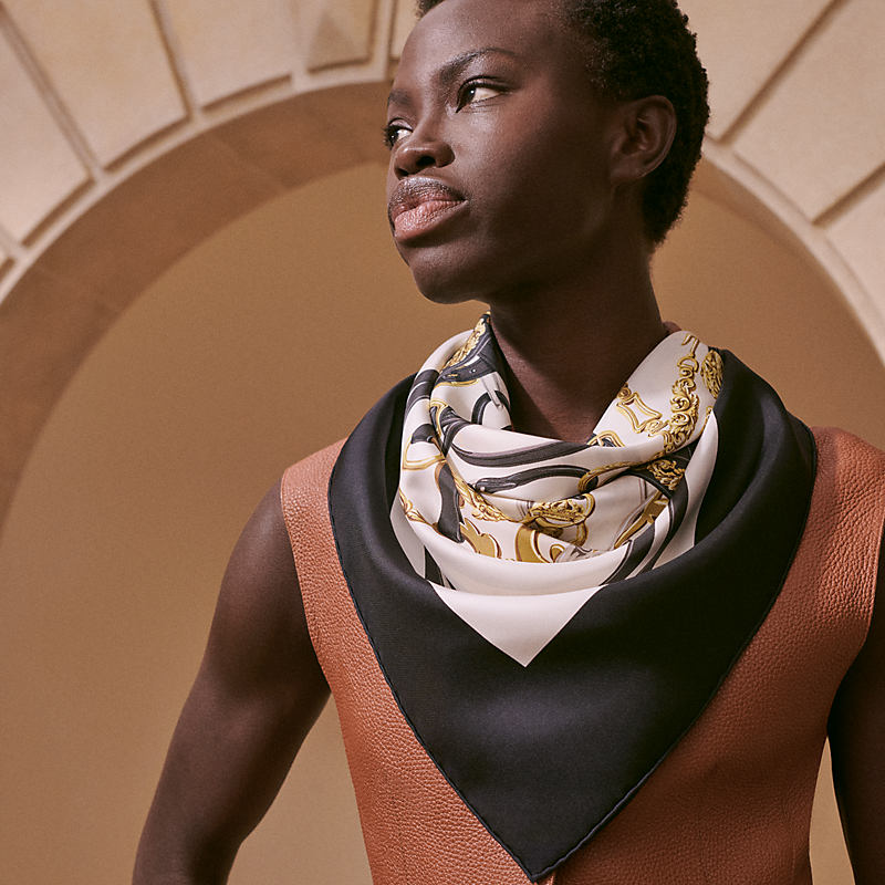 カレ 90 《ブリッド・ドゥ・ガラ》 - ブラック | Hermès - エルメス