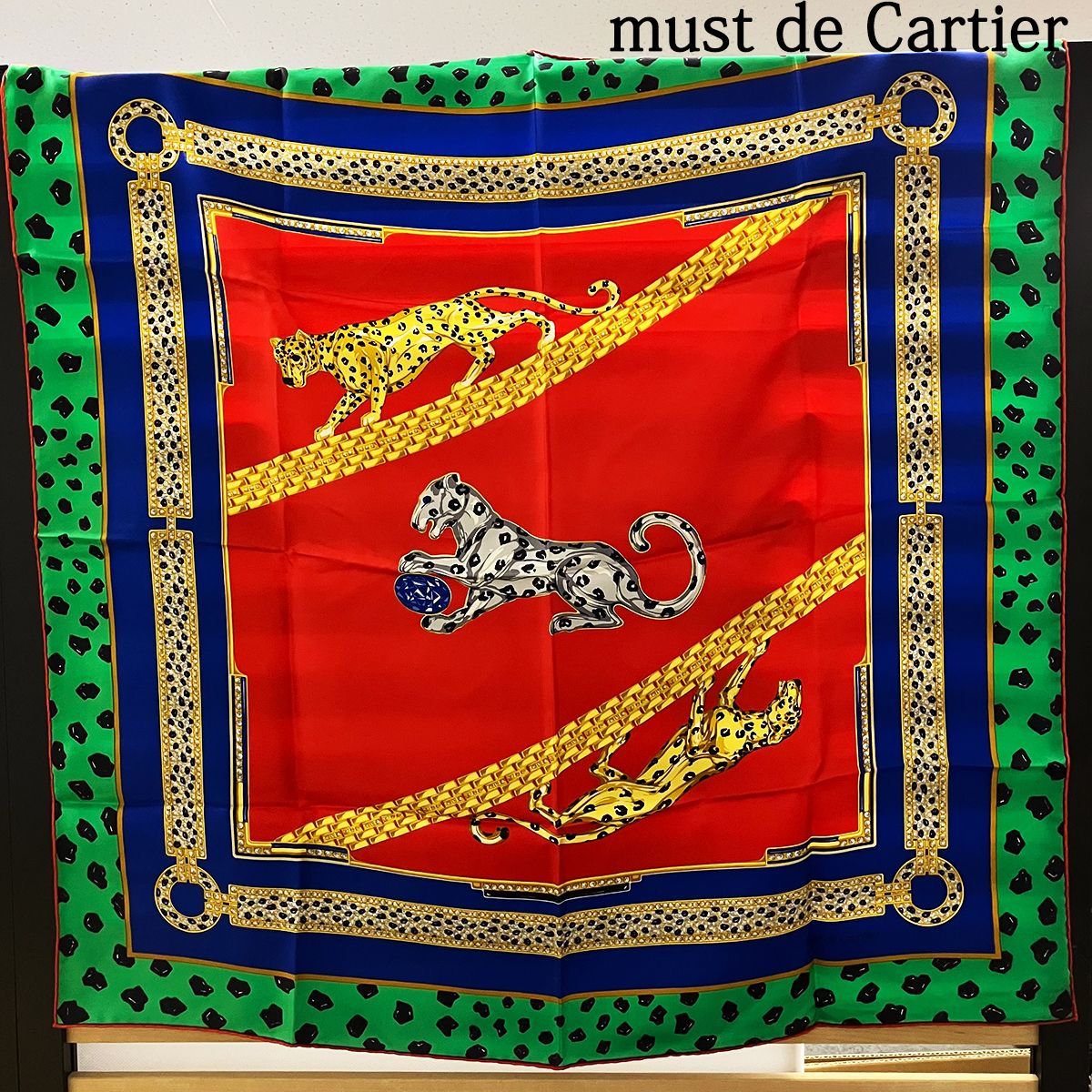 マストドゥカルティエ 宝石柄 豹柄 大判 シルクスカーフ 水色系 must