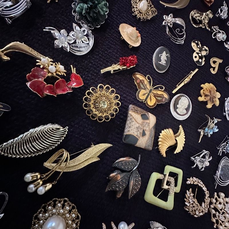 vintage】ブローチ 大量 130点以上 まとめ売り vintage】ブローチ