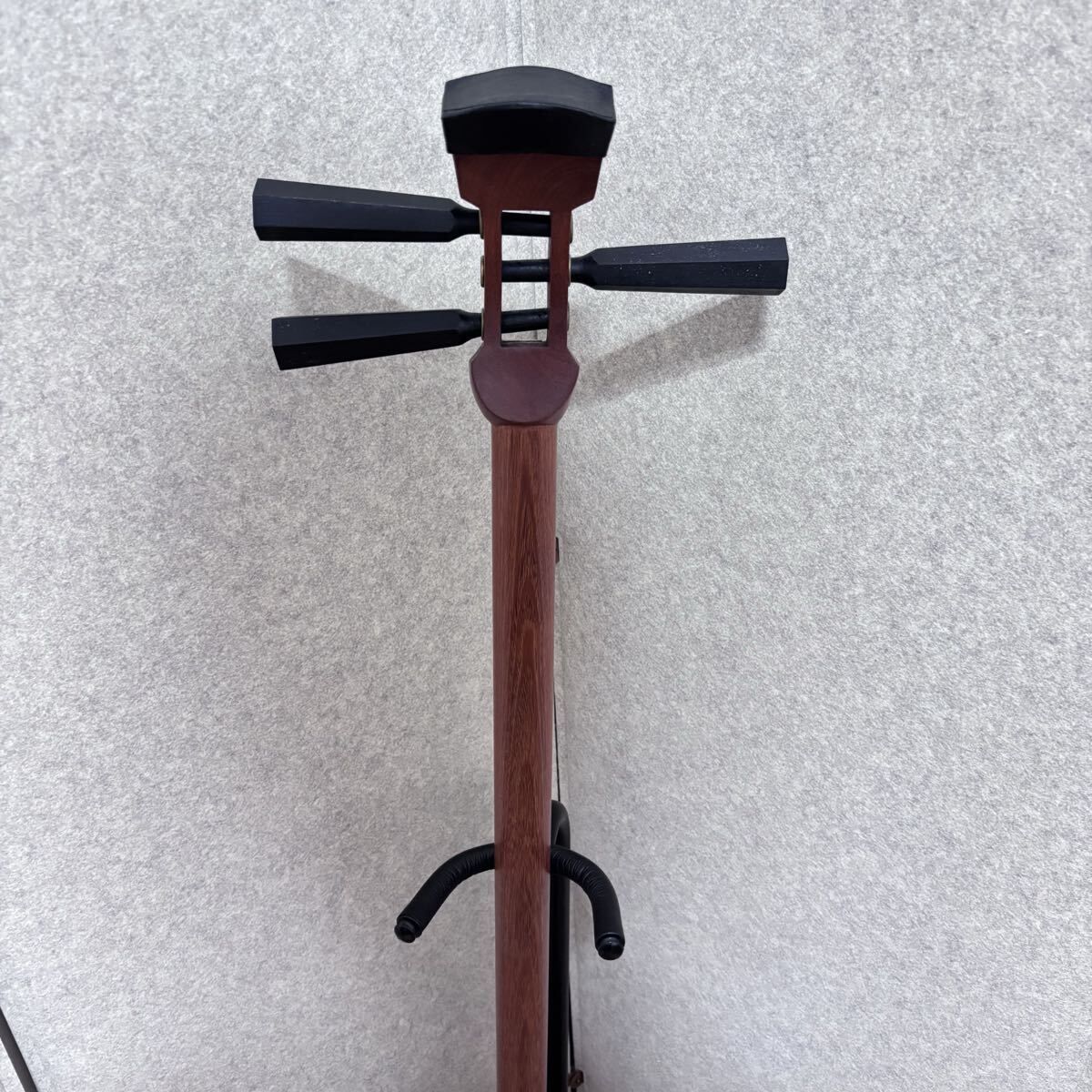 □【綺麗】津軽三味線 花梨 丸打胴 人工皮 棹幅:約3.1cm - メルカリ