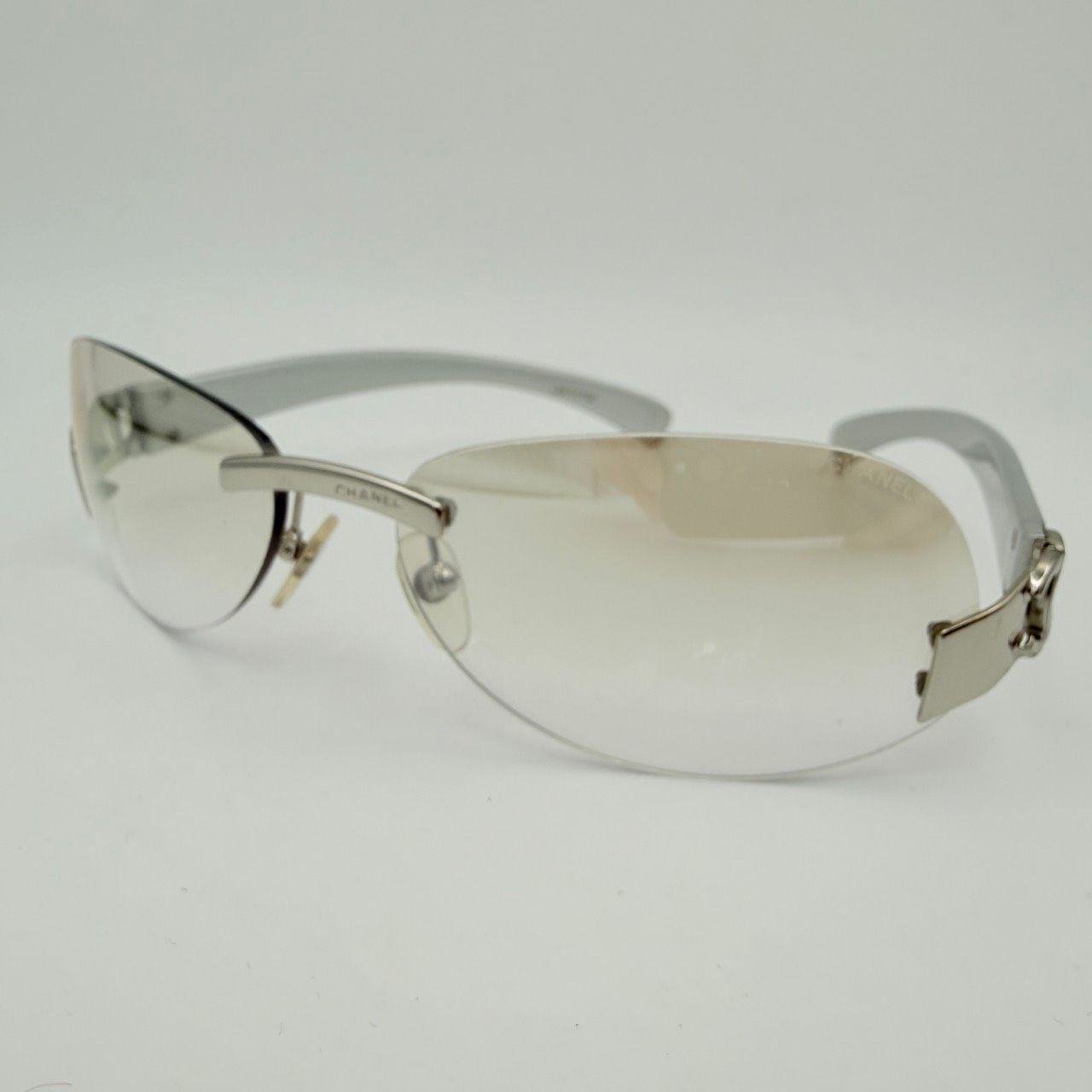 CHANEL（シャネル）ココマーク リムレスサングラス シルバー系 CCロゴ