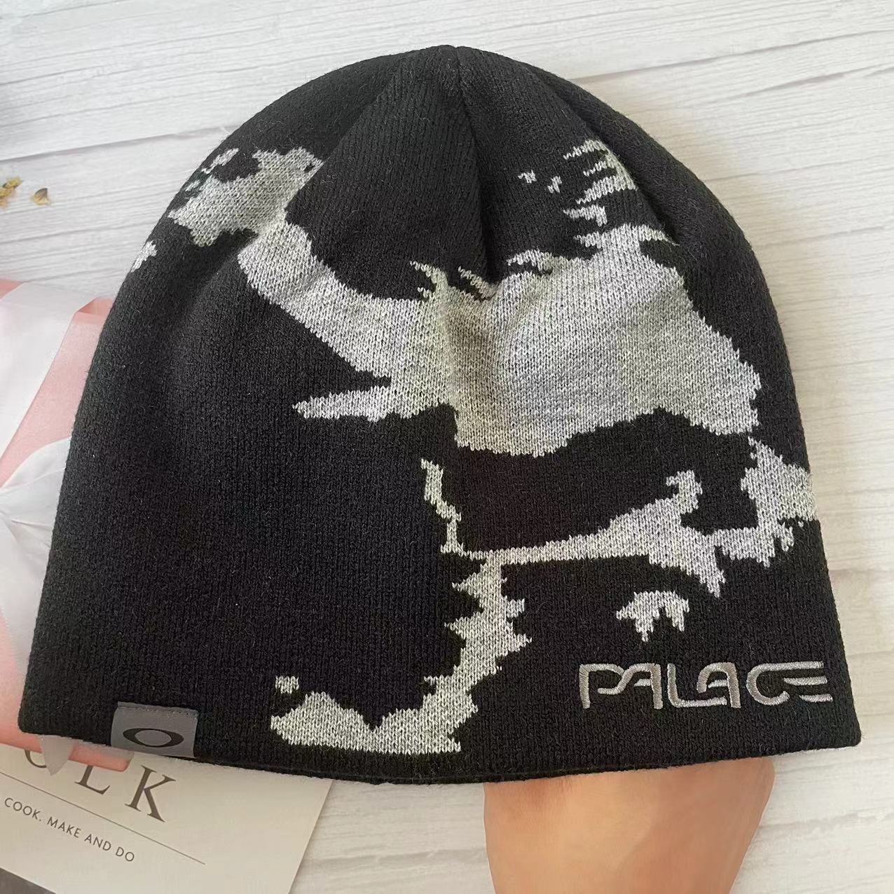 palace oakley beanie black ビーニー - メルカリ