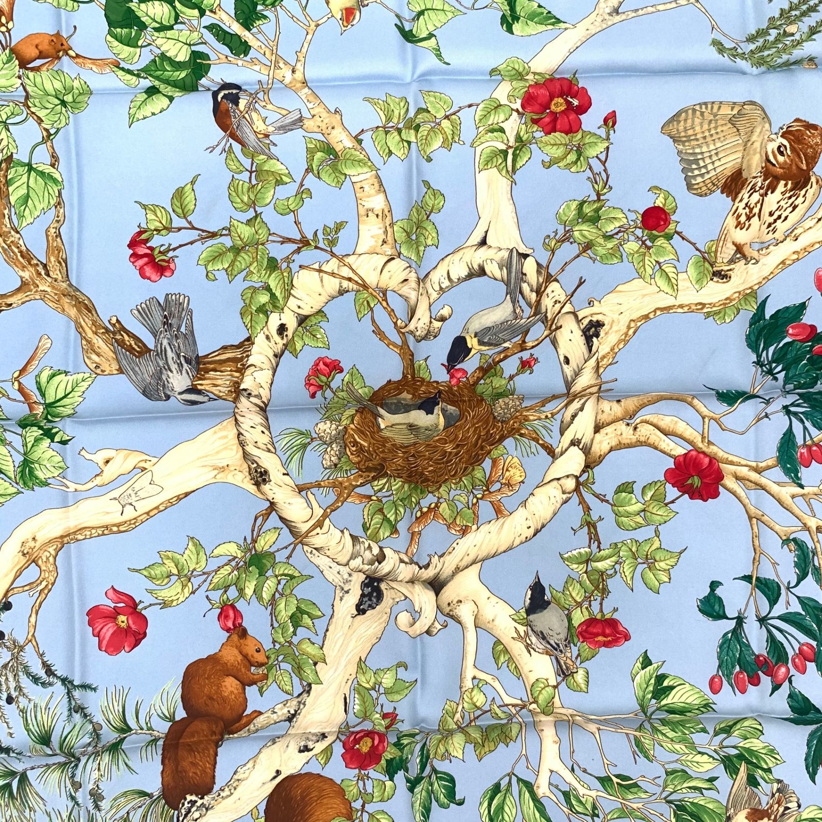 HERMESカレ90森の中でスカーフ赤白青 HERMESカレ90森の中でスカーフ赤