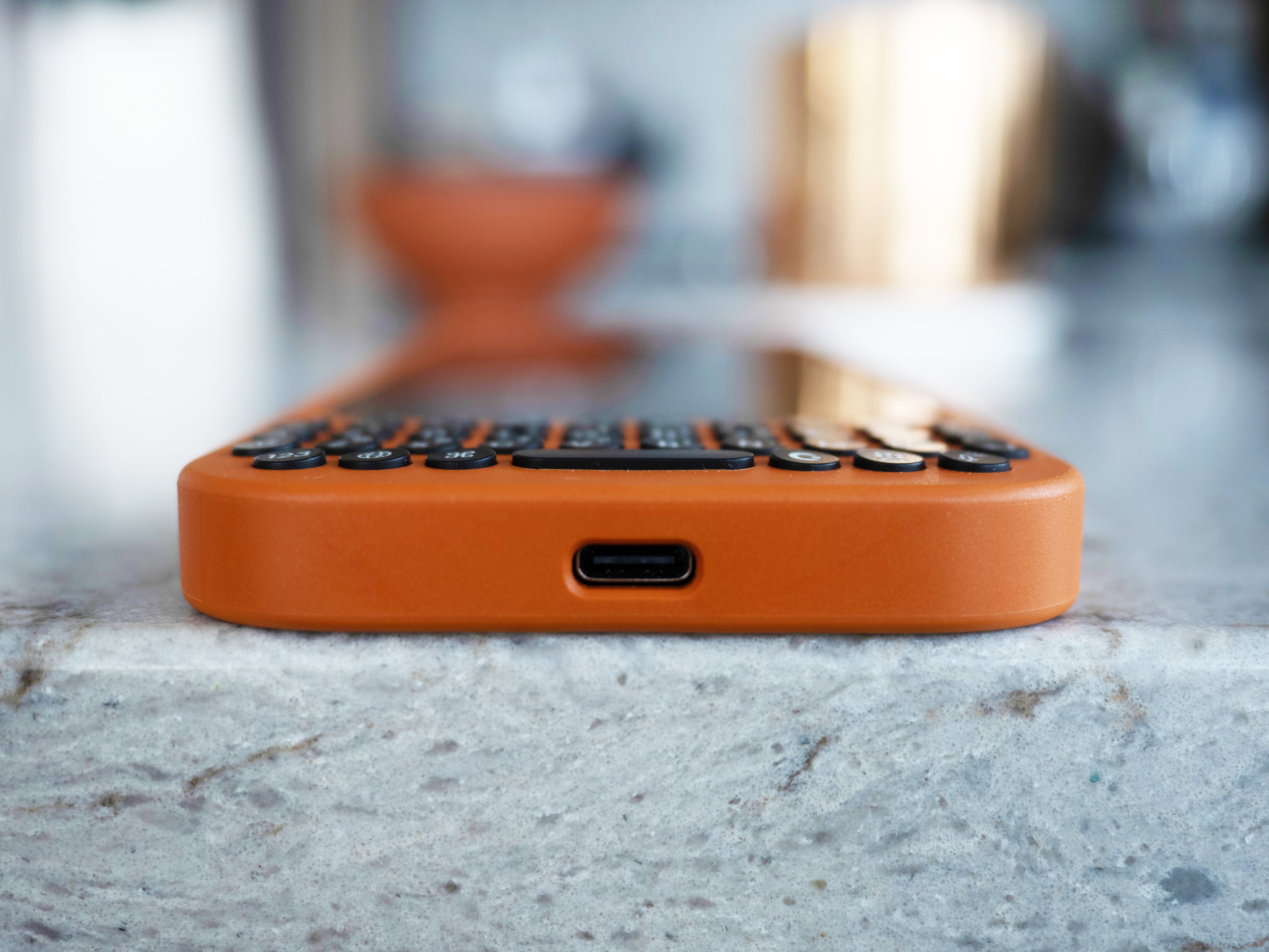 Clicks Keyboard for iPhone 16 Pro 実機レビュー｜たっくん