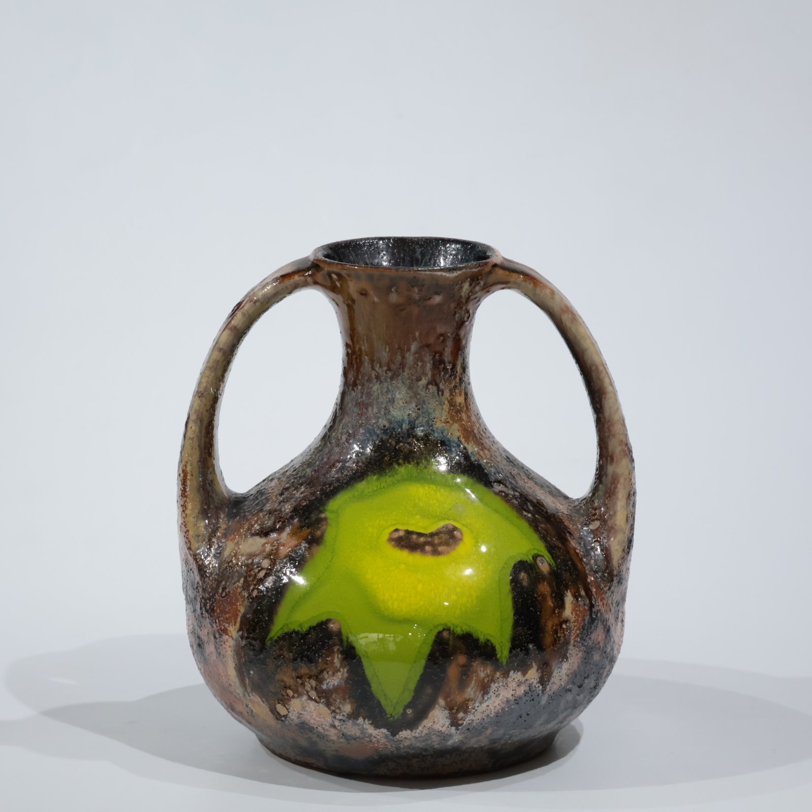 FAT LAVA Labo #10 Walter Gerhards ― 大胆な造形と異彩なデコール