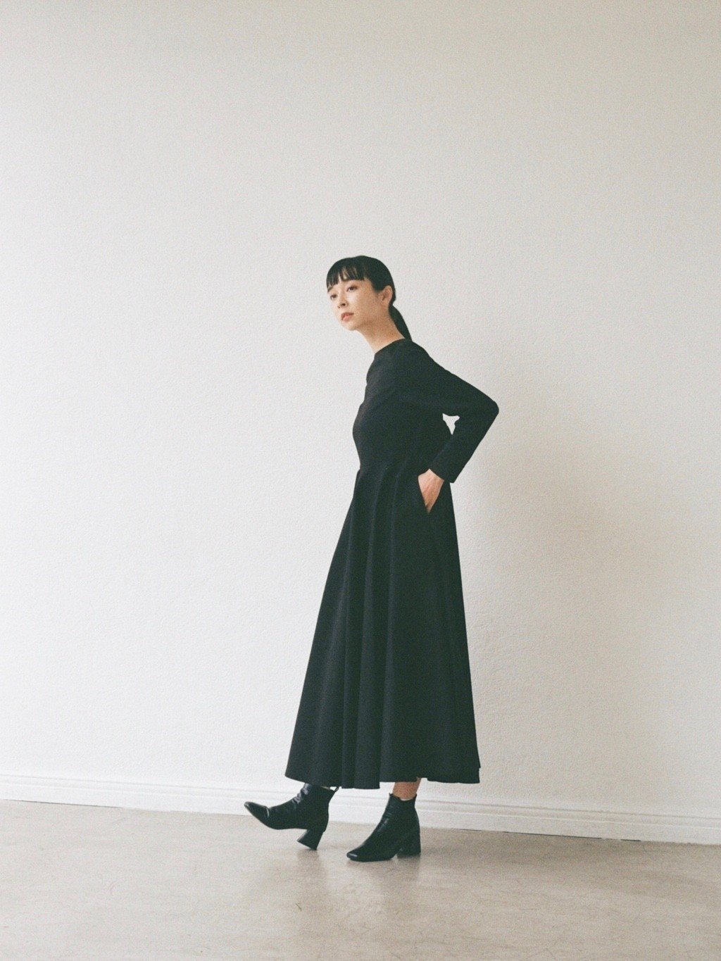 新作情報]こちらは理科室の暗幕ではなく、服です。記念すべきナンバー