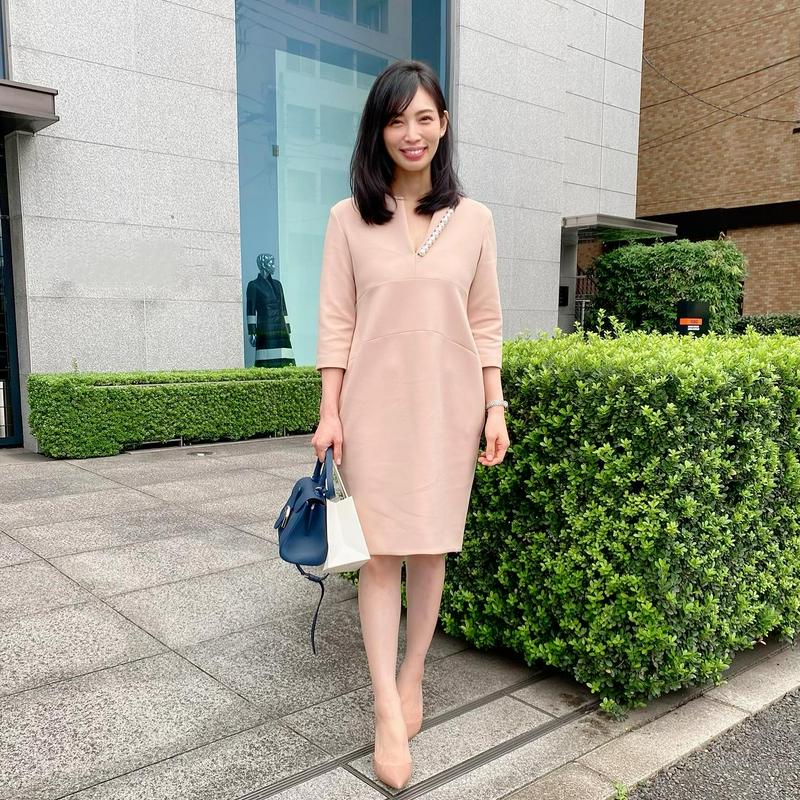 hitomi0502_u / YOKO CHAN(ヨーコチャン)の「Long-sleeve Pearl Slit