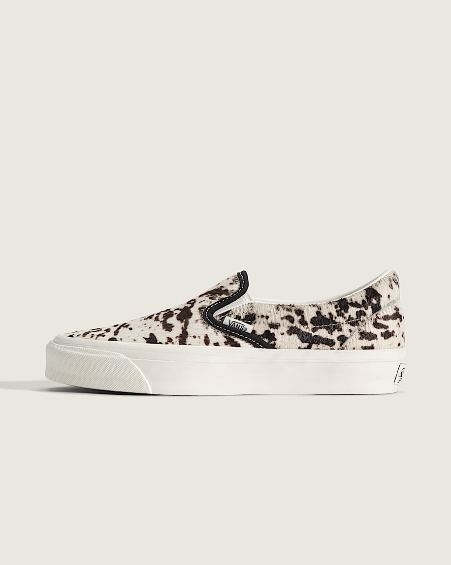 Premium Classic Slip-On Shoe in Black / White | Vans