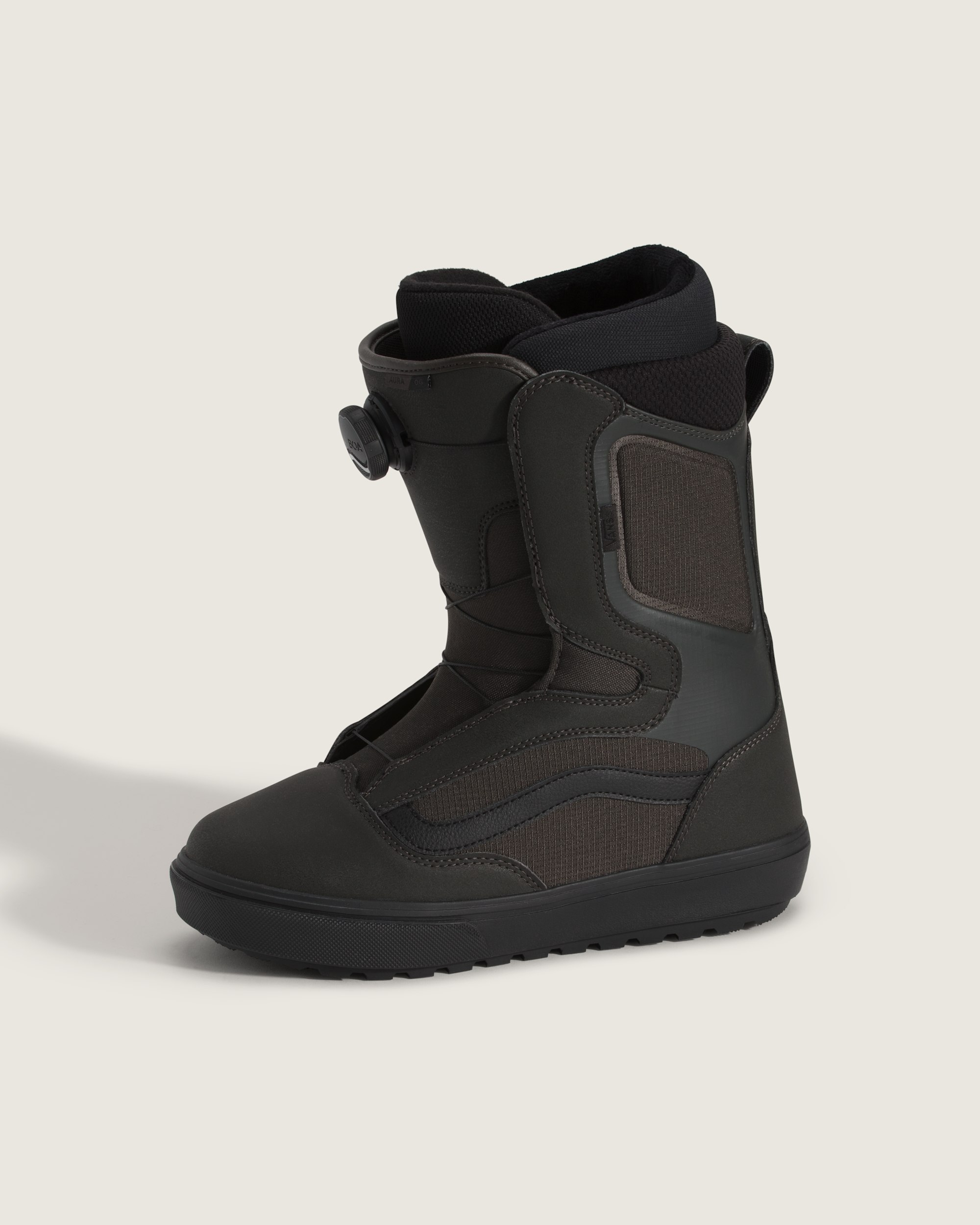 Aura OG Snowboard Boot in Faded Black | Vans