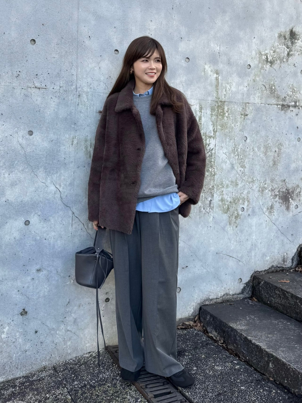 フェザーヤーンニットコート」の着用コーディネート| プラステ