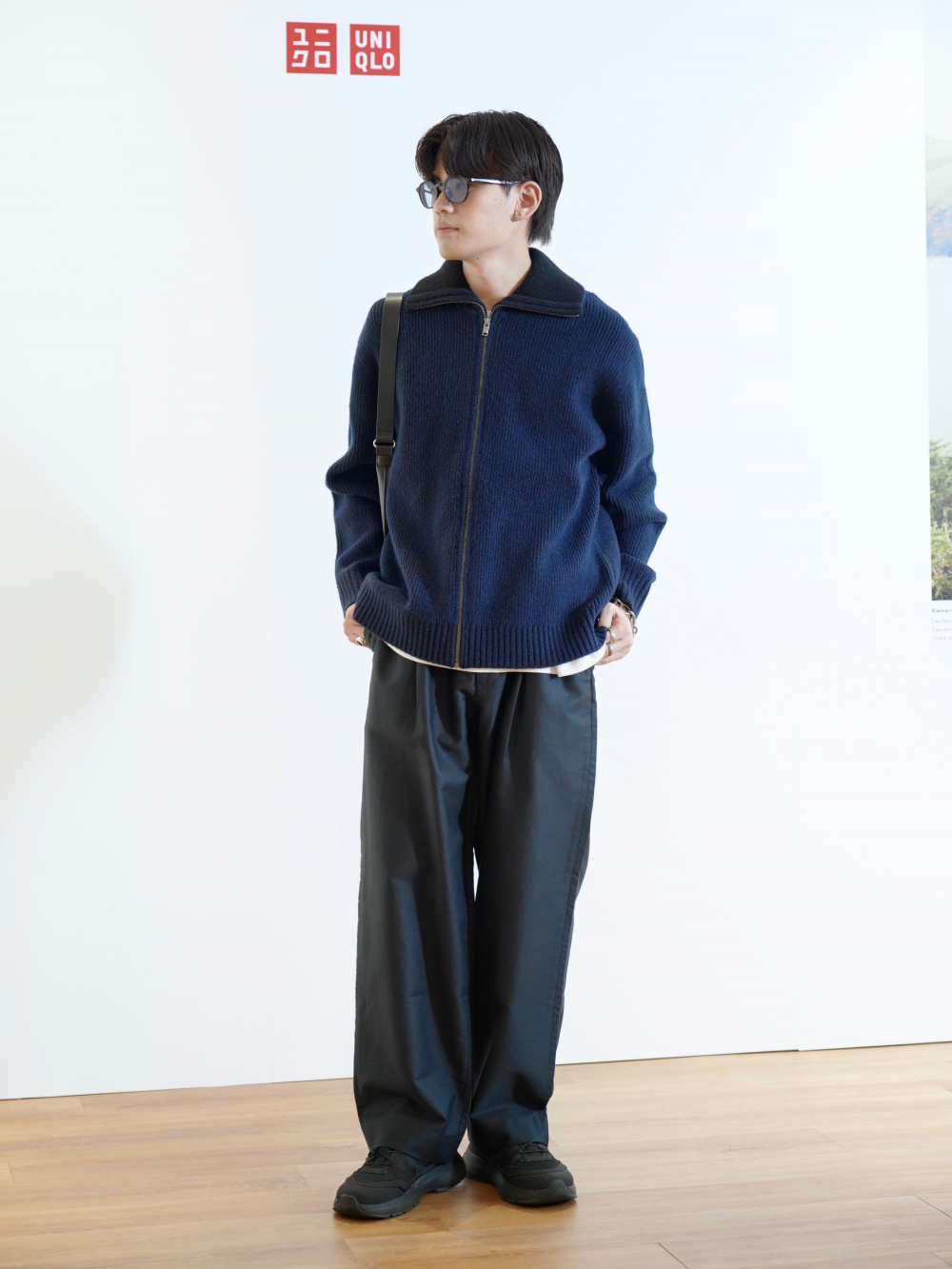 スフレヤーンリブフルジップセーター、タックワイドパンツ」の着用