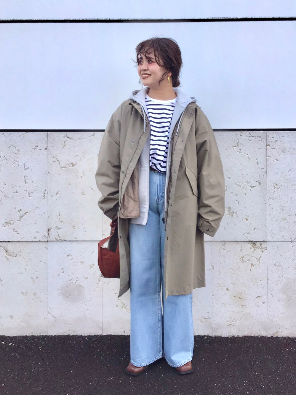 スウェットフルジップパーカ、ウィンドプルーフ2WAYコート」の着用