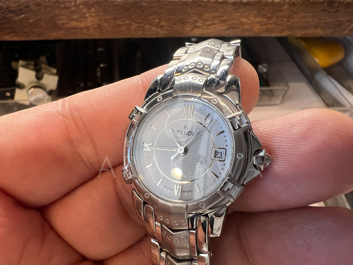 💛FENDI（フェンディ）のレディース腕時計「3500L」の電池交換をさせて
