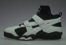 バスケットボールシューズ