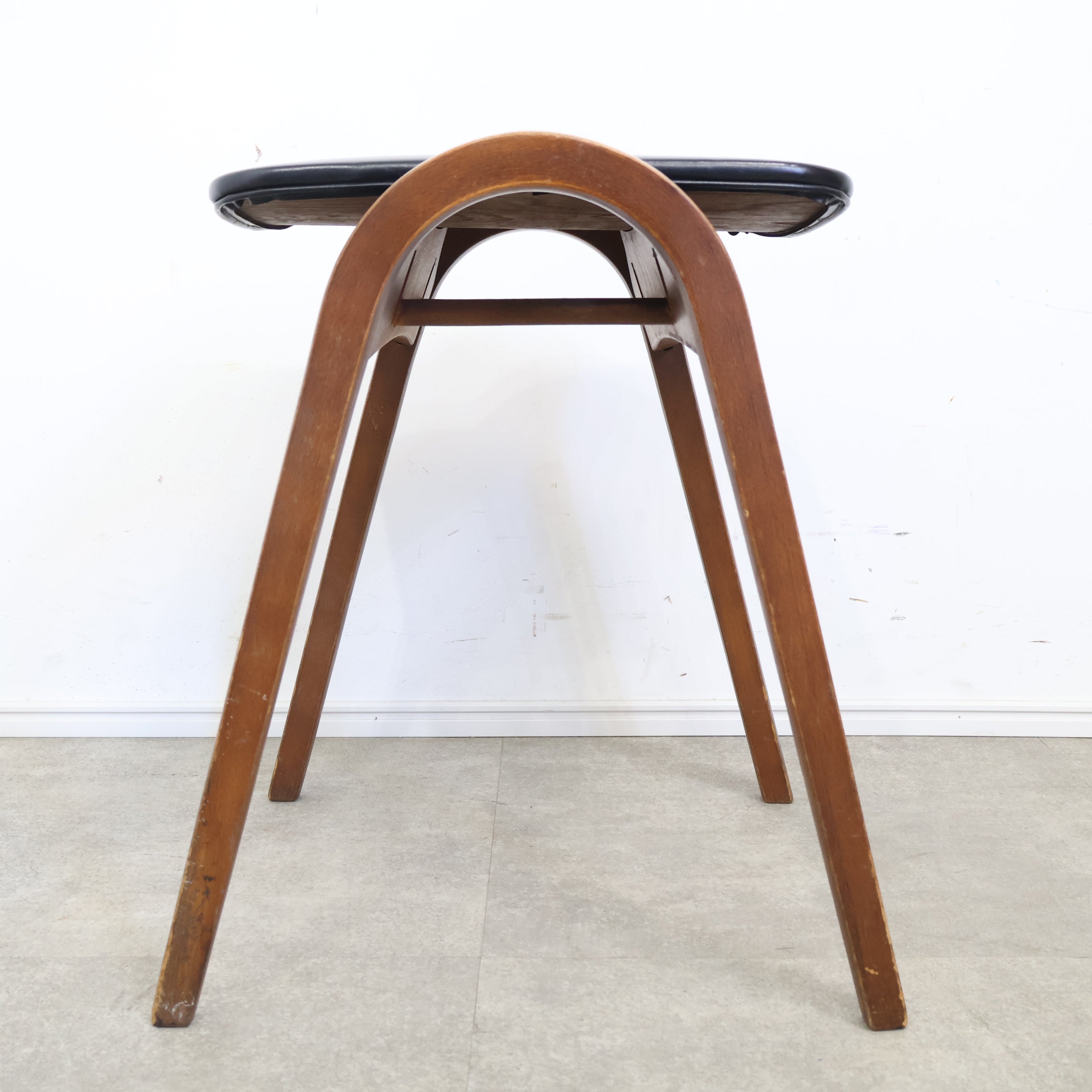 秋田木工「剣持勇」デザインのヴィンテージスツール No.2 – バナル