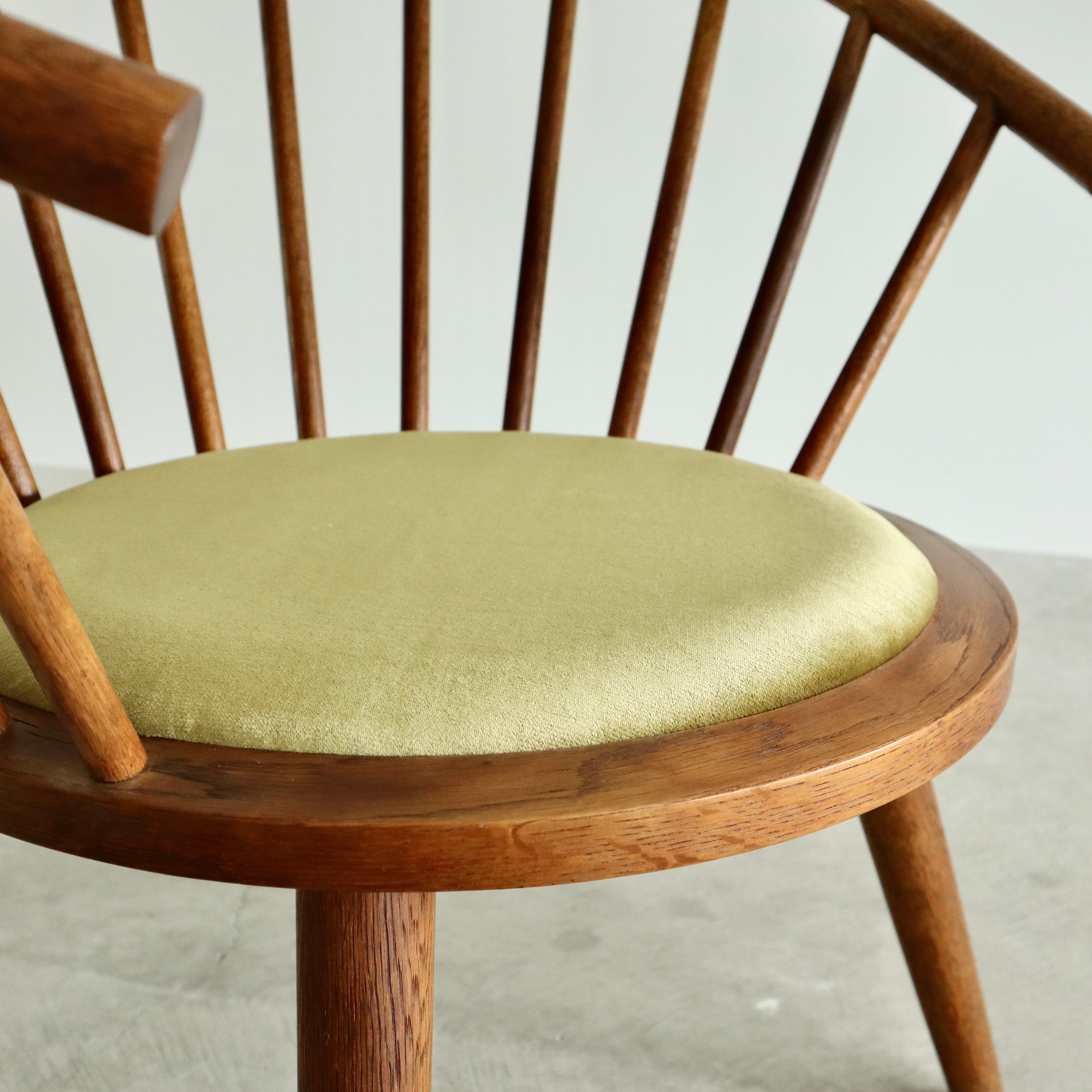 黒*雪様 木製スピンドルバック椅子 アンティーク 黒*雪様 木製