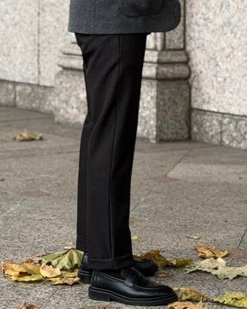 快適設計】ストレッチテーパードデニムスラックス | sommesso