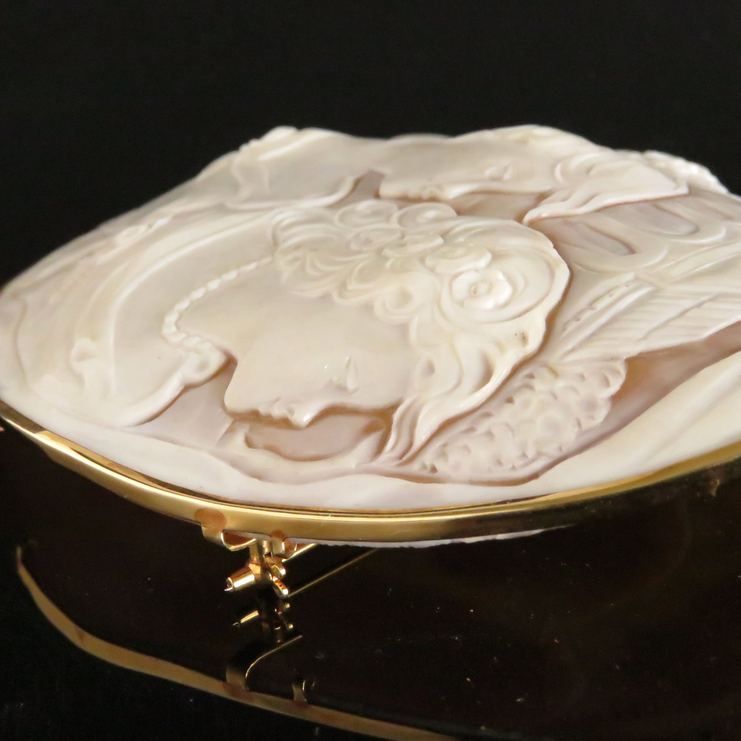 在銘・サイン有り(orsal) k18枠 特大シェルカメオ「少女2人