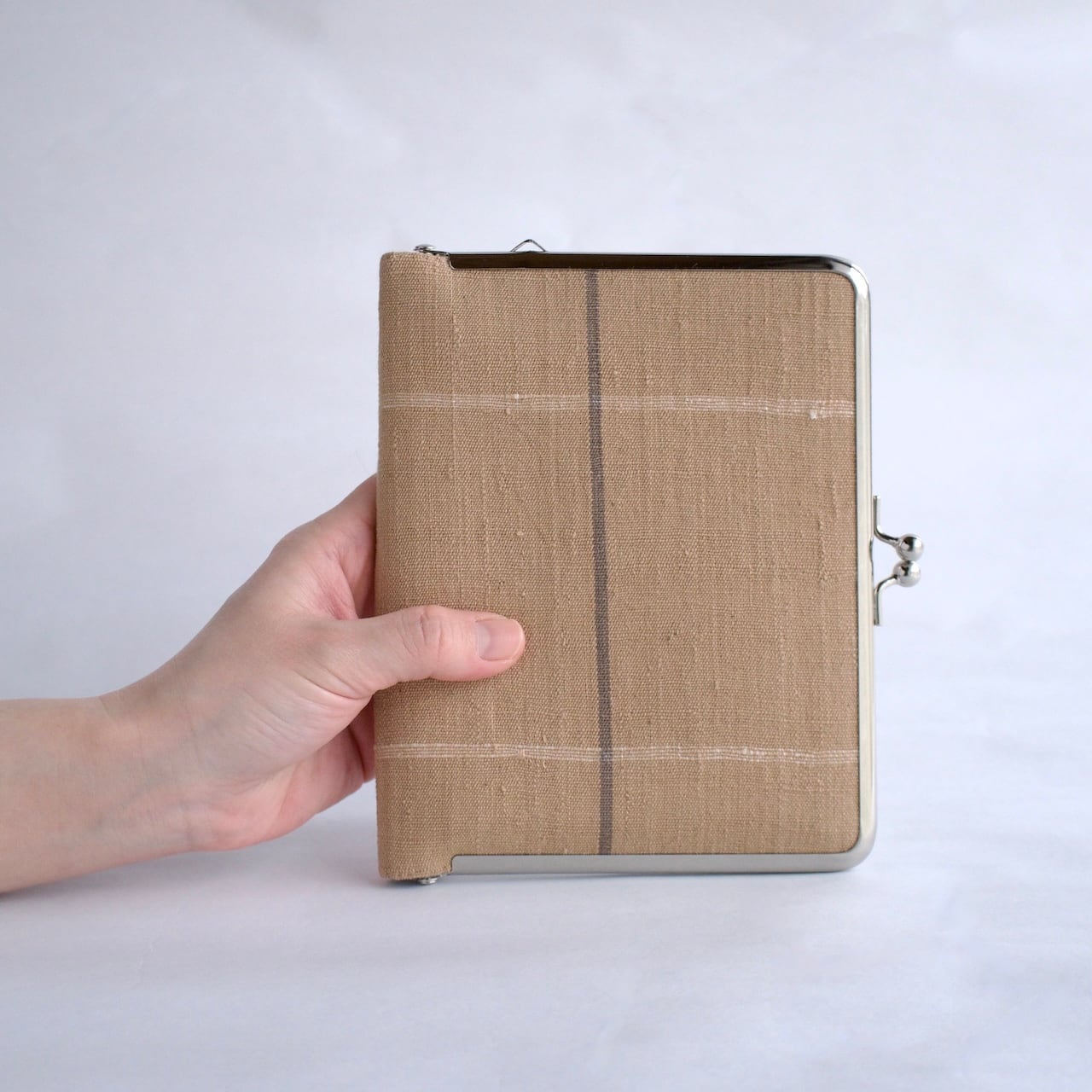 がまぐちのブックカバー（丹波栗） | 丹波布 -Tamba nuno -｜ムラカミ染織