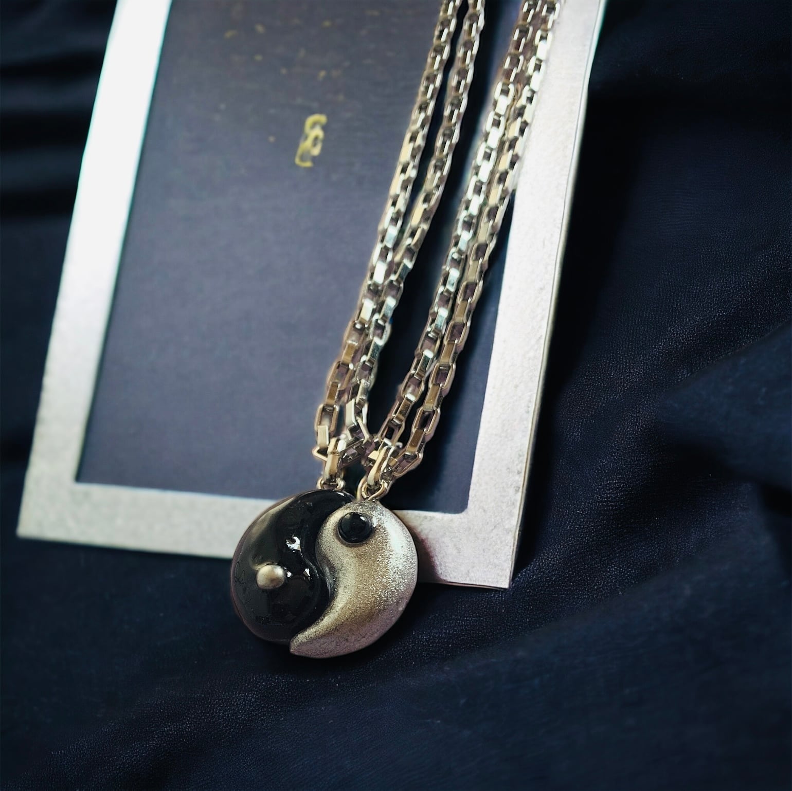 陰陽対極勾玉オルゴナイトペアネックレス | FelicitaLuce~eri_ca-勾玉