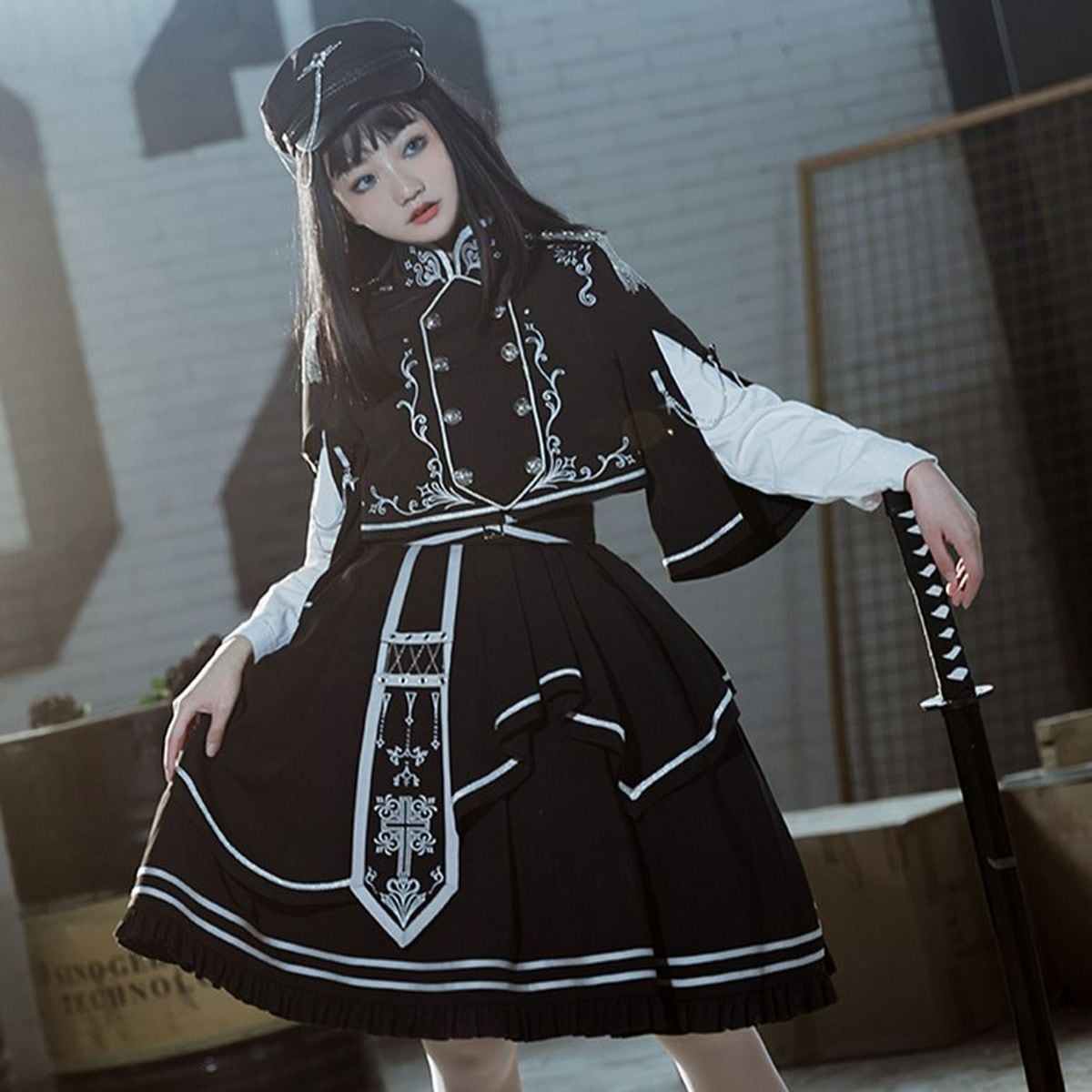 ダブルブレストケープ付き軍服ロリータセットアップ | Maiden's Rêve