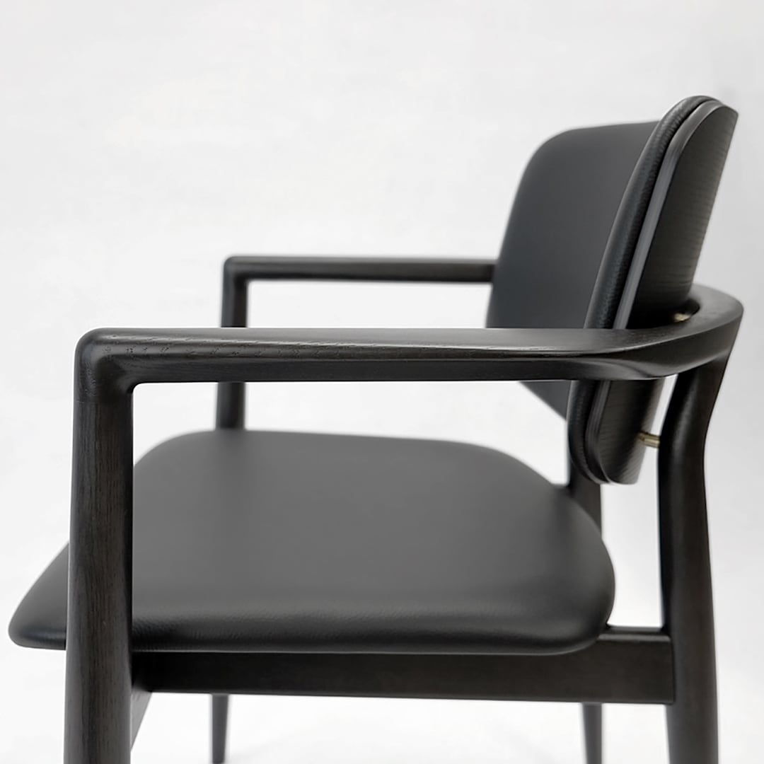 KUROSHIRO 黒いアームチェア KUROSHIRO 黒いアームチェアの通販はau