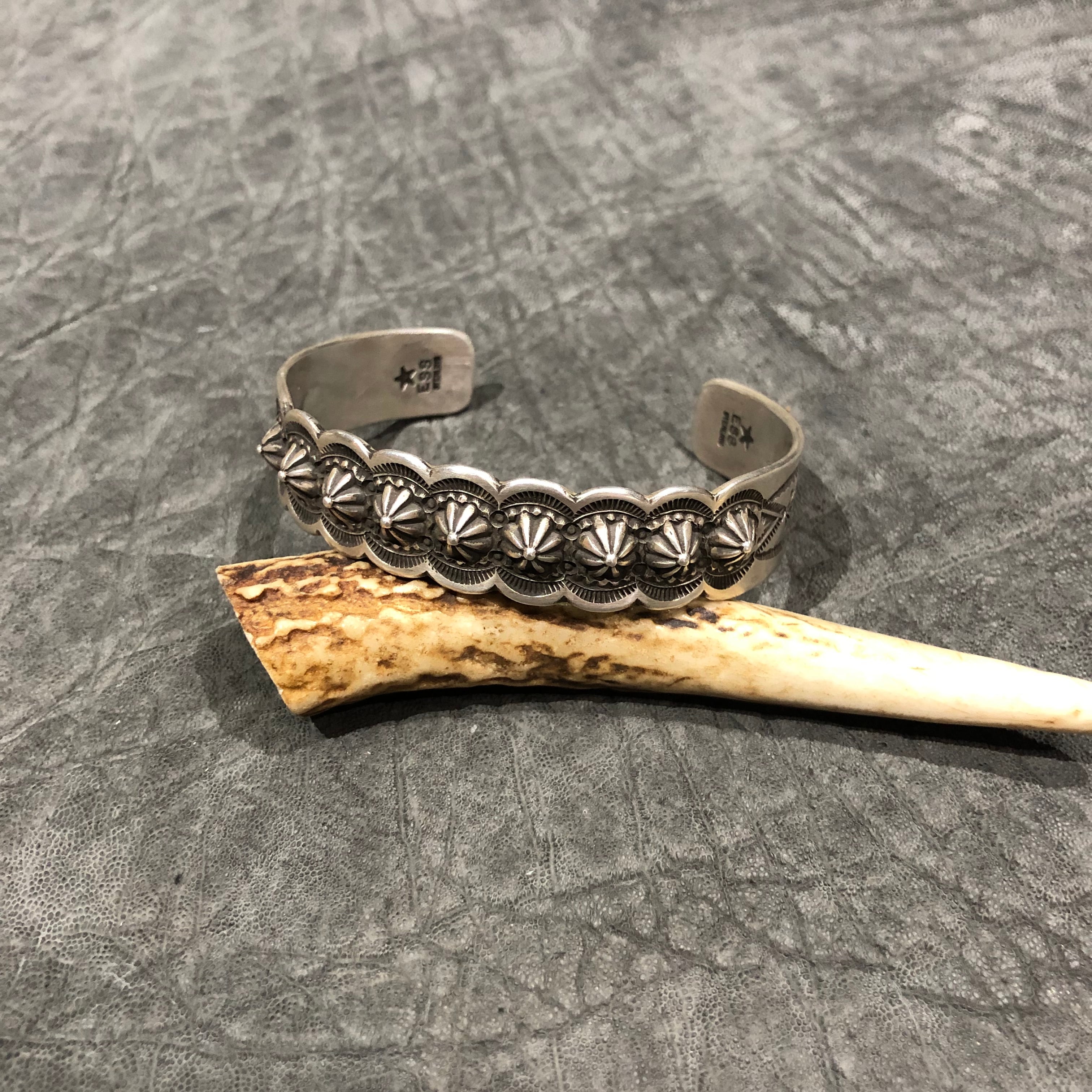 NAVAJO(ナバホ）族 Edison Sandy Smith作 スタンプワークバングル