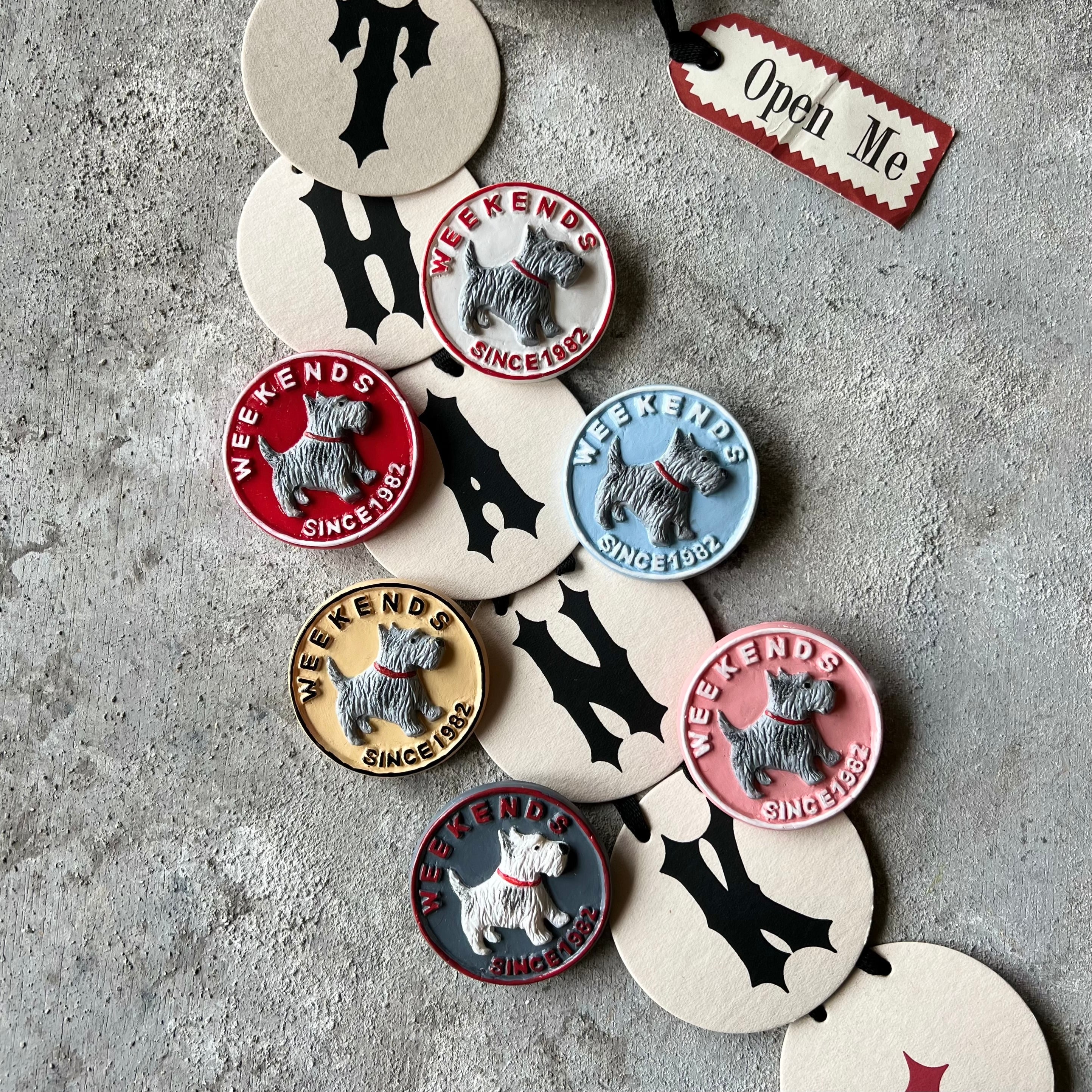 テリア丸ブローチ | WEEKENDS