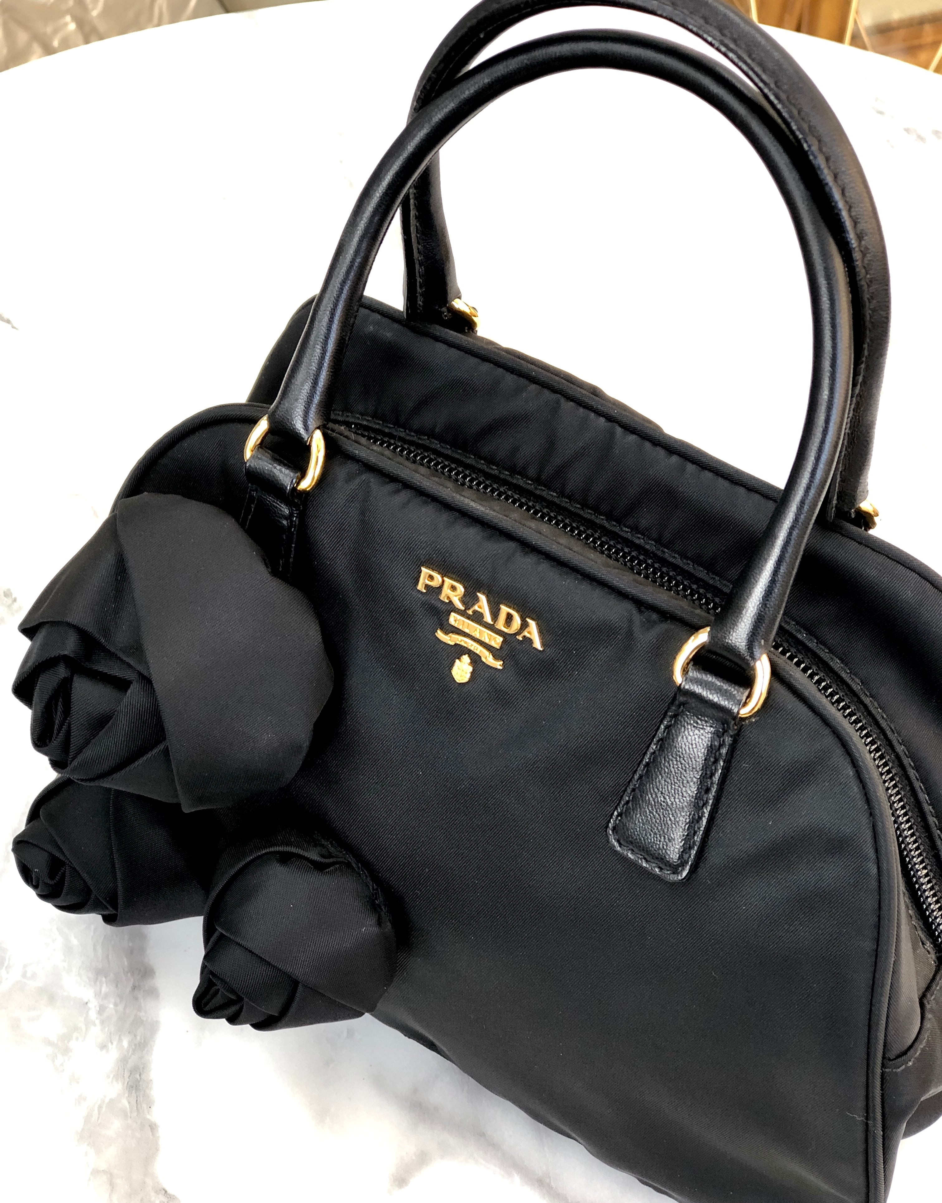 PRADA プラダ トライアングルロゴ コサージュ レザー×ナイロン ミニ