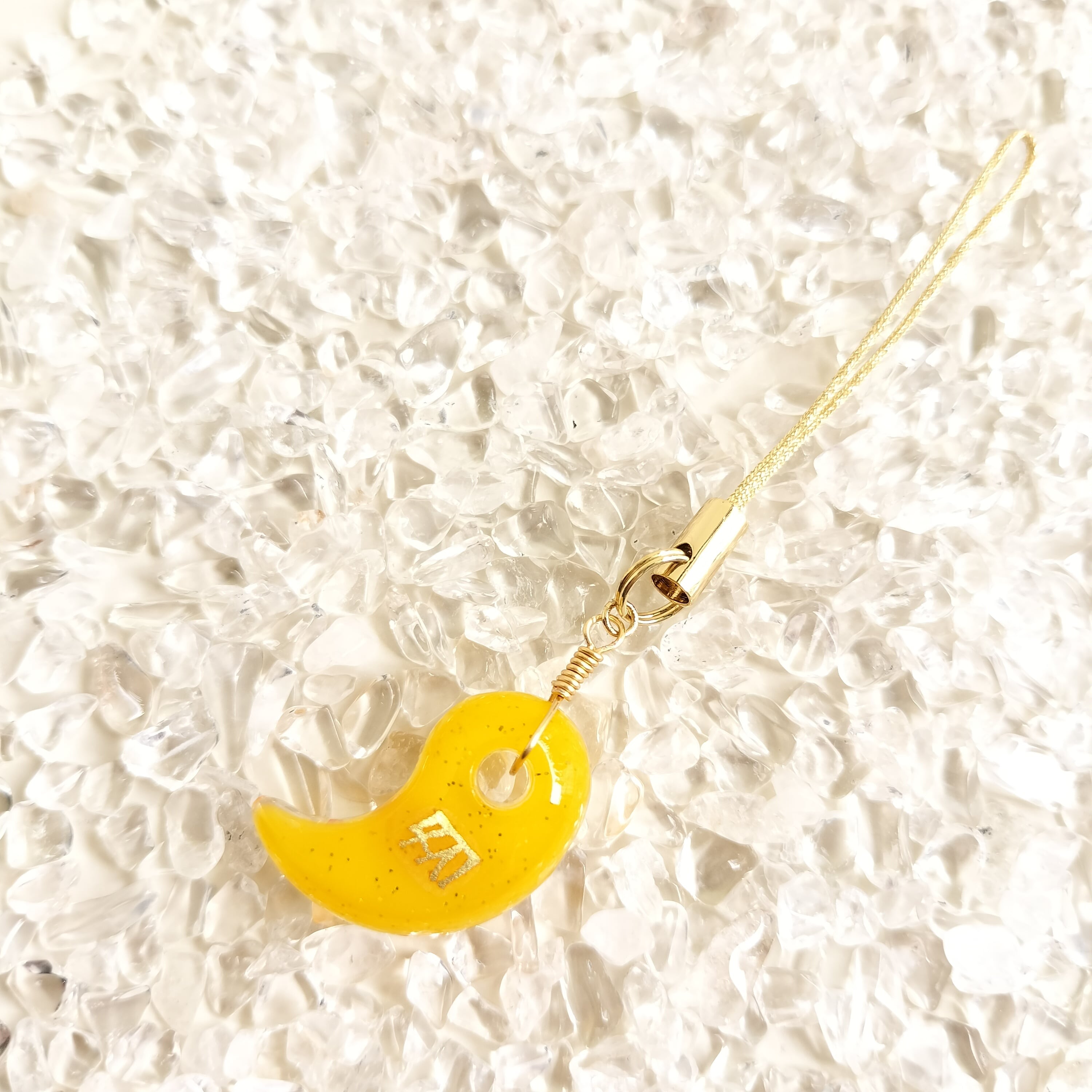 金運 龍体文字 根付け】オルゴナイトつるりん勾玉～たんぽぽ色×華やか