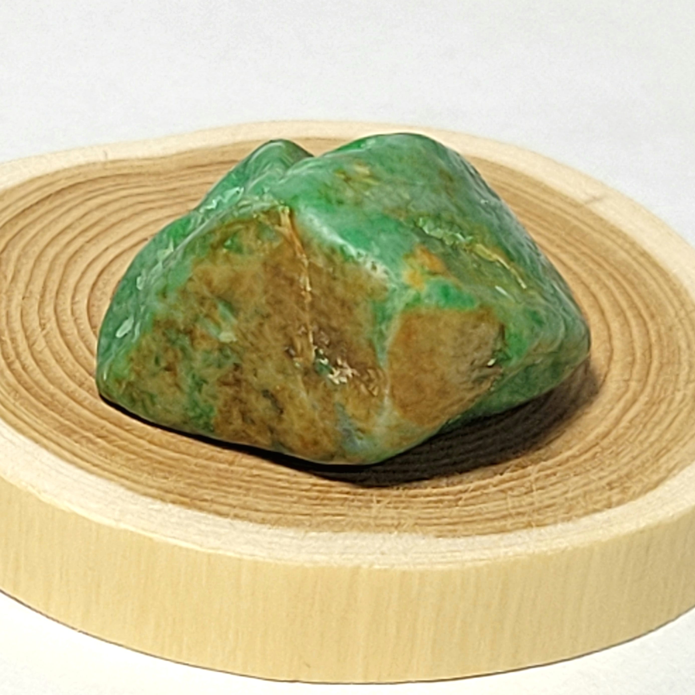 金山谷産 緑色］ 糸魚川翡翠2g ヒスイ ひすい 金山谷産 緑色］ 糸魚川