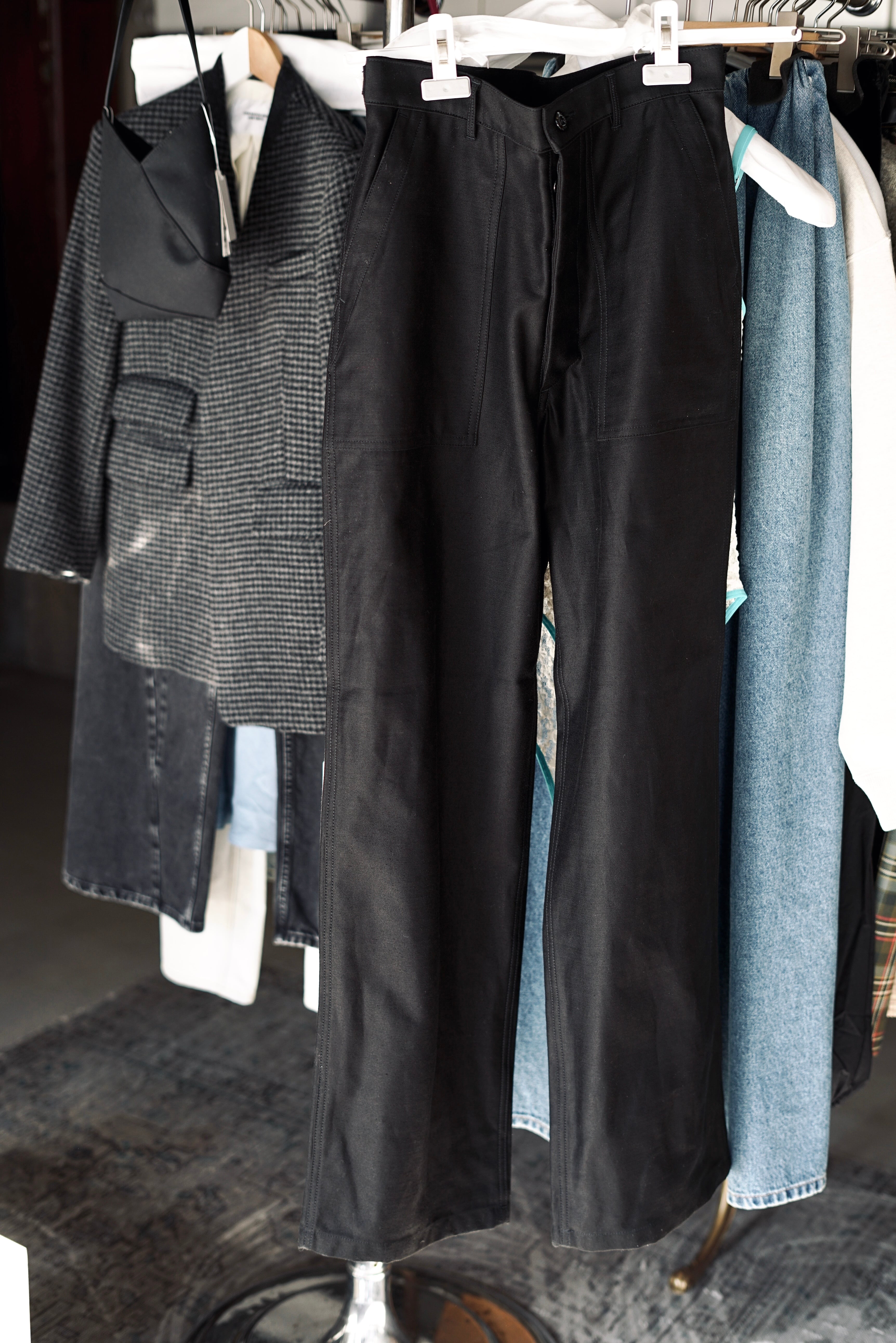 HYKE / BACK SATIN BAKER PANTS (BLACK) | JUQUI Online