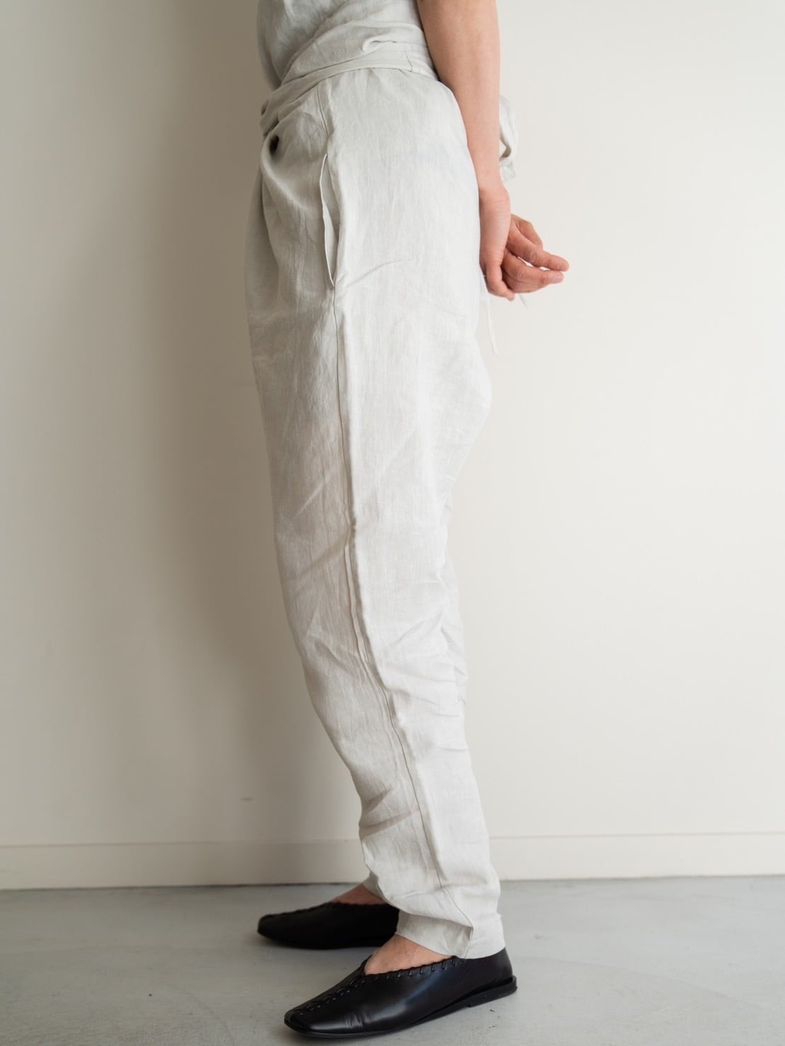 COSMIC WONDER「High count linen slim wrapped pants」 | uminoschole