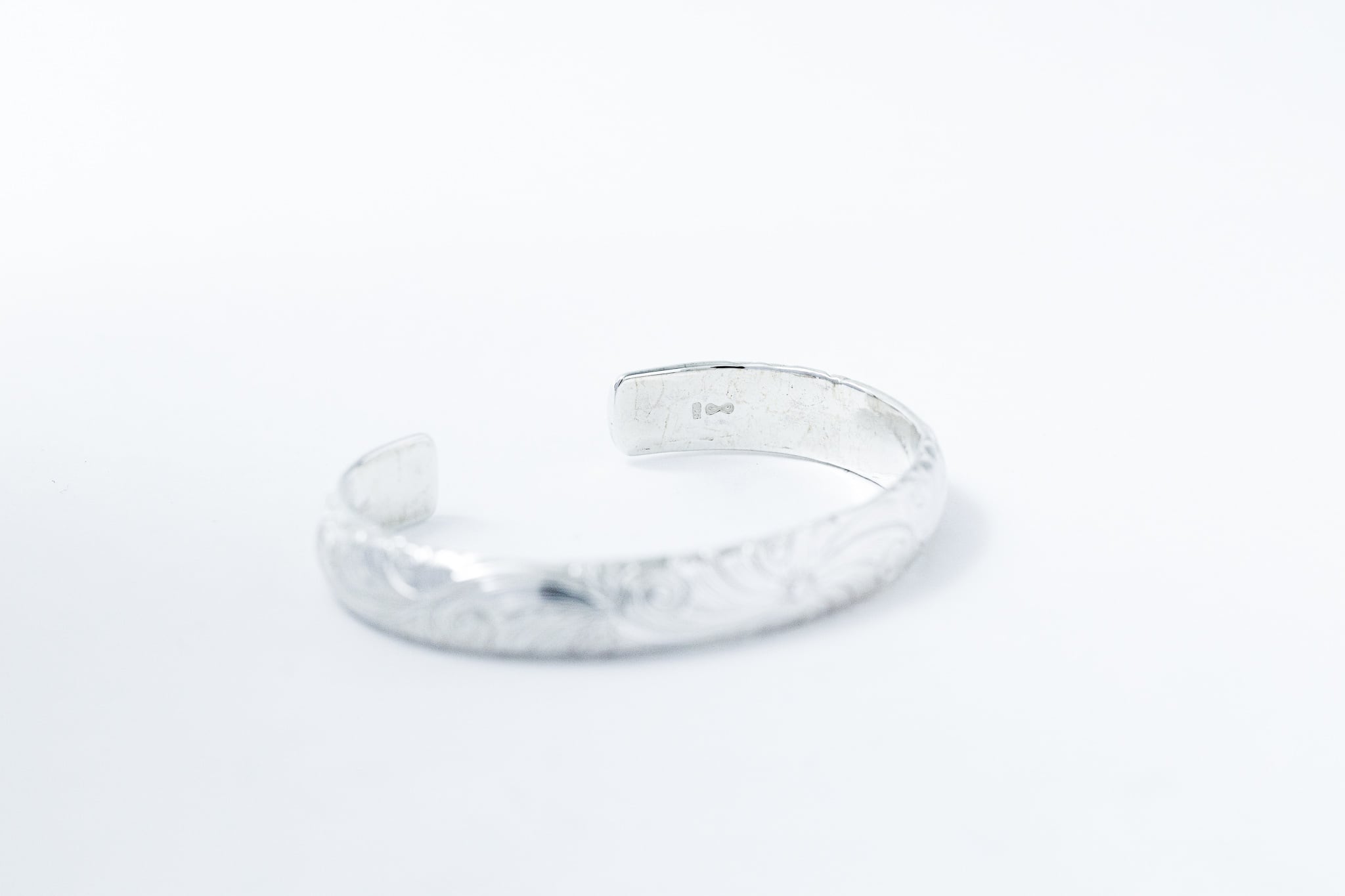 BN-068 10mm Arabesque bangle (M) | WAKAN SILVER SMITH online store