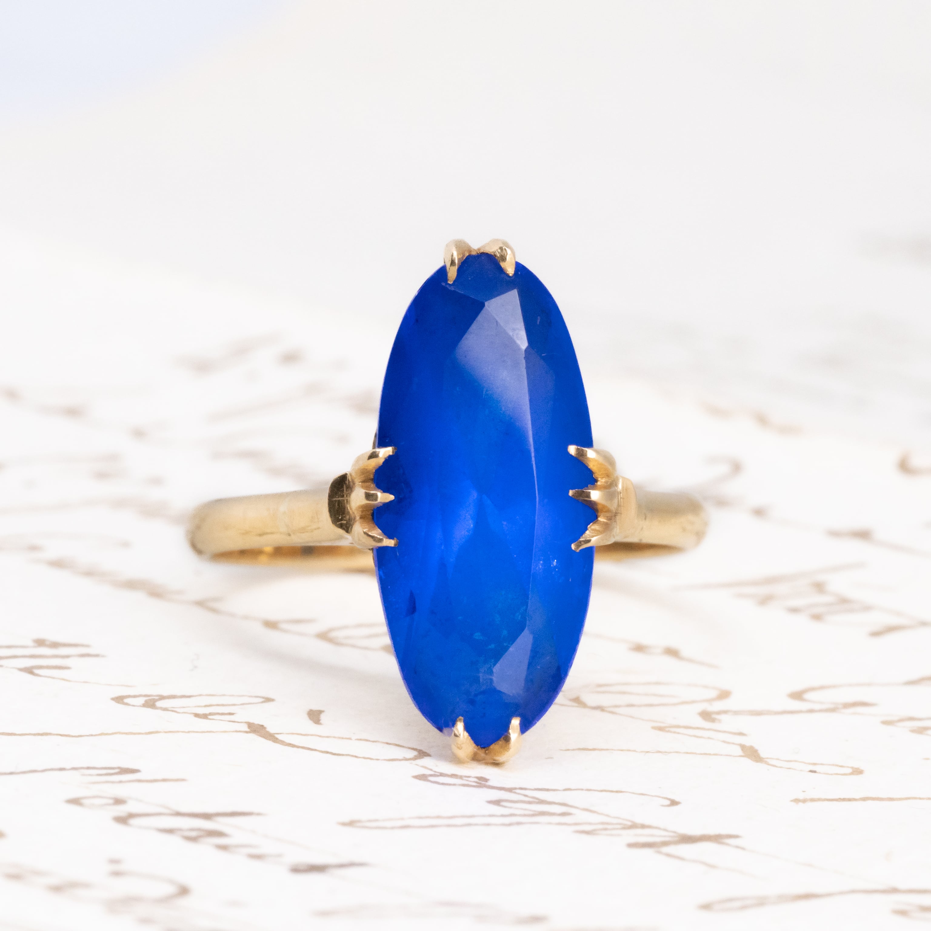 K18 昭和レトロ 青石リング 気品あふれるロイヤルブルー 王冠透かし