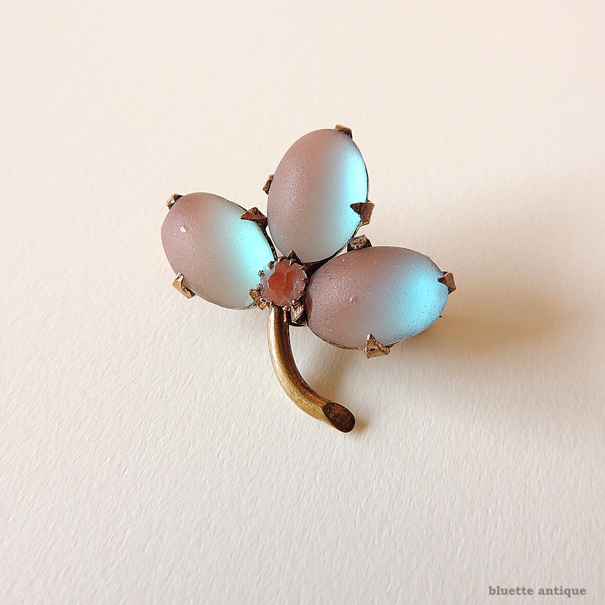 アンティークジュエリー サフィレット 三つ葉 ブローチ | アンティーク