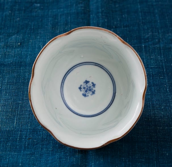 古伊万里 伊万里 染付 花唐草文 見込み五弁花 藍柿右衛門様式 藍柿 輪