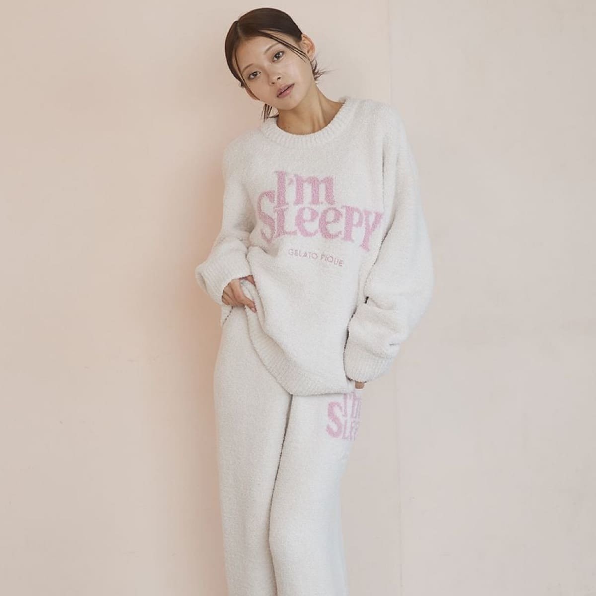 パウダースリーピーロゴジャガードプルオーバー＆ロングパンツセット