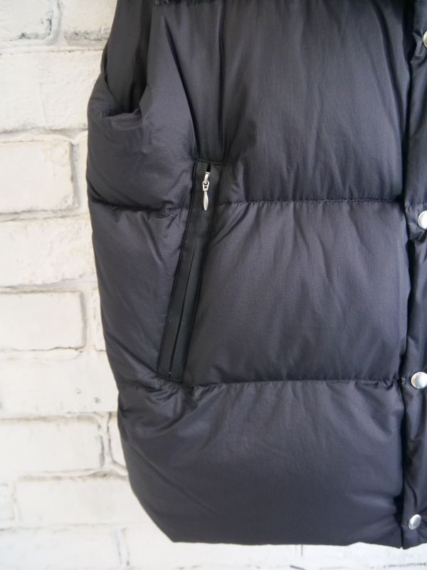 COMOLI コモリ ダウンベスト(Y03-01018)